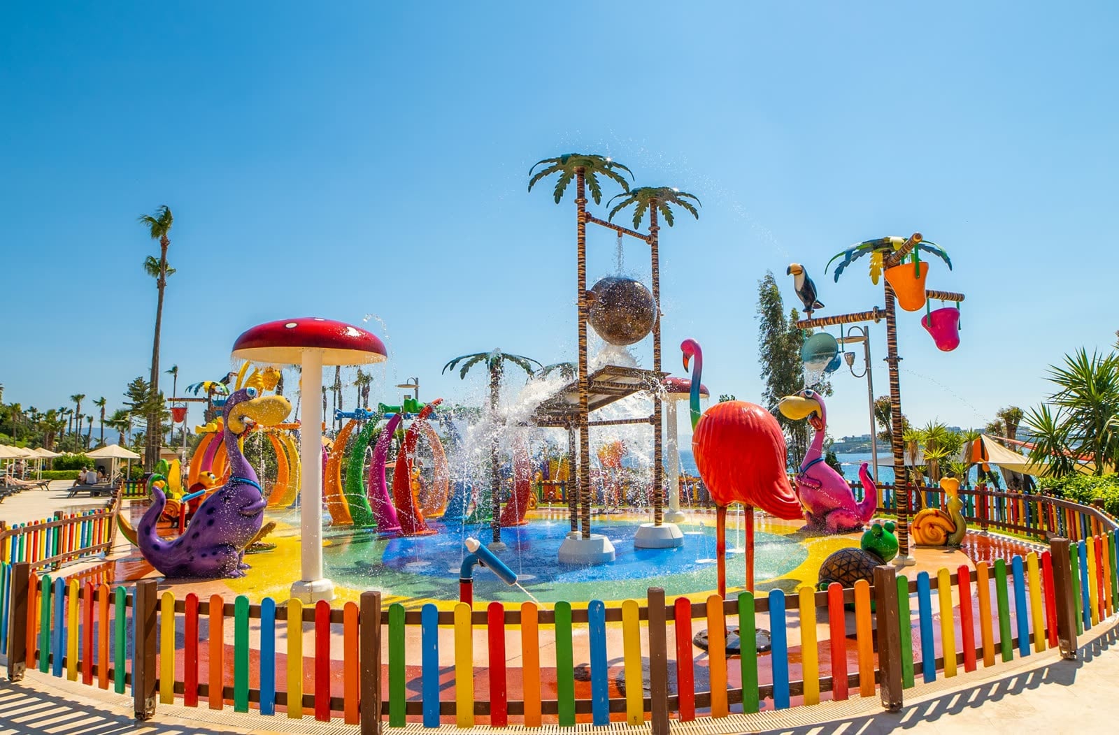 Kefaluka Resort çocuk oyun alanında oynayan çocuklar